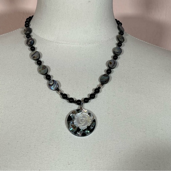 Vintage 1990 Y2K Retro Deco MOP Black Onyx 18kGP toggle clasp Hawaiian Necklace - Picture 4 of 17